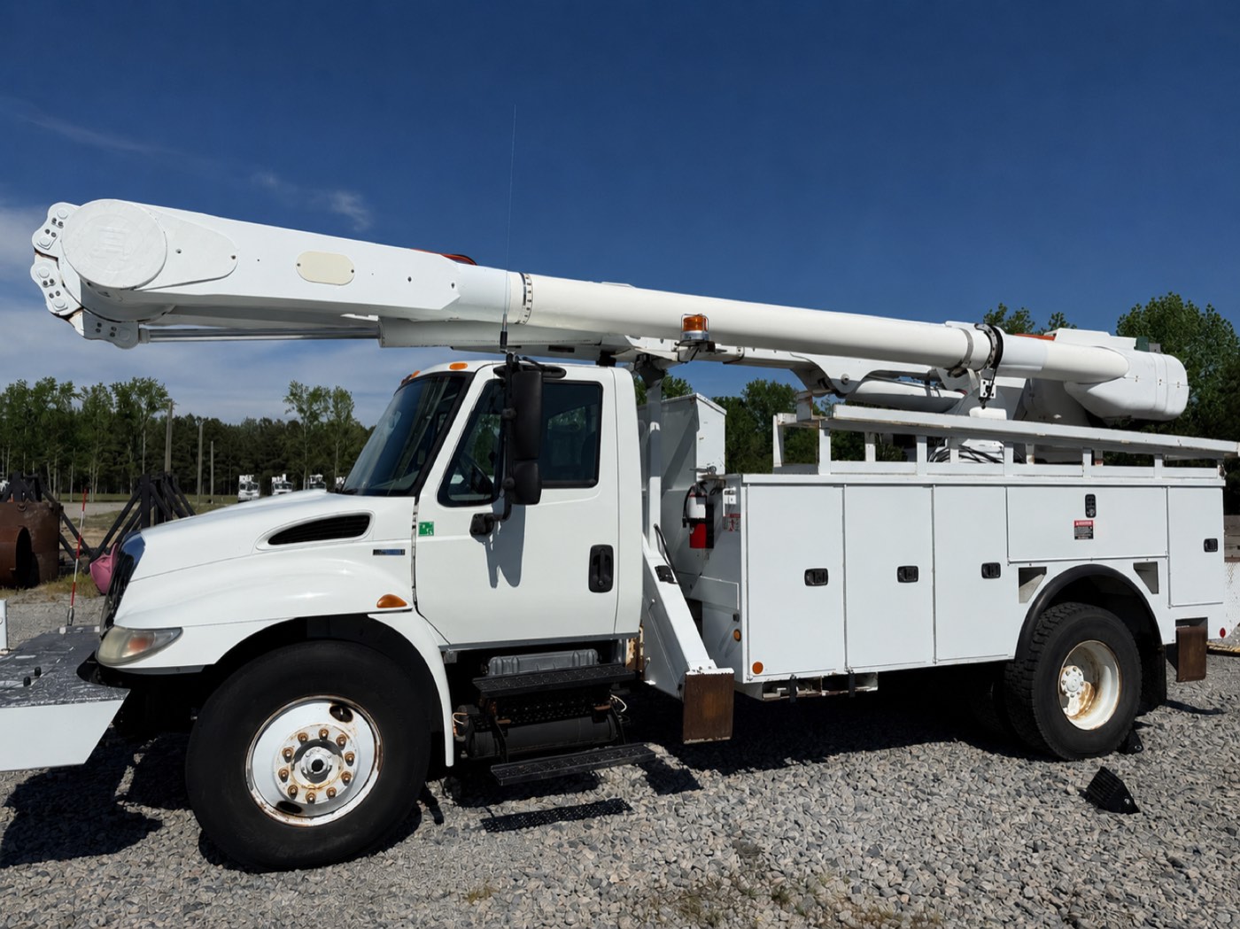 Altec bucket truck — clean