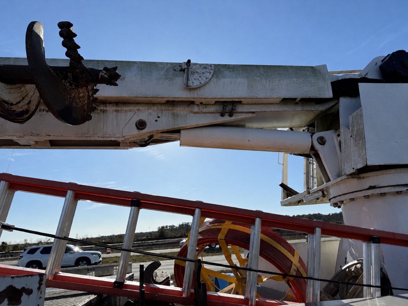 Altec boom — rust on auger
