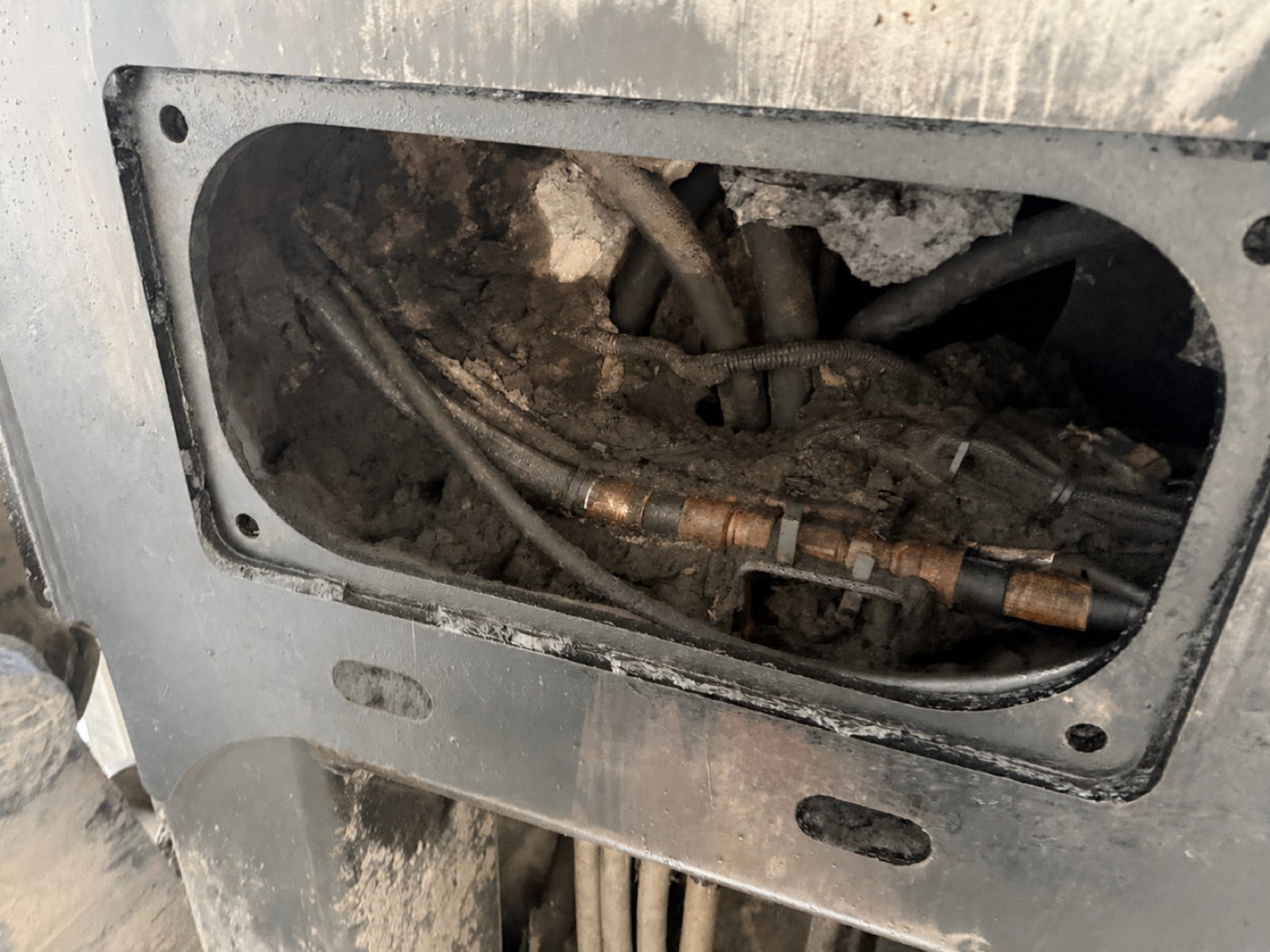 Equipment compartment — extreme caking
