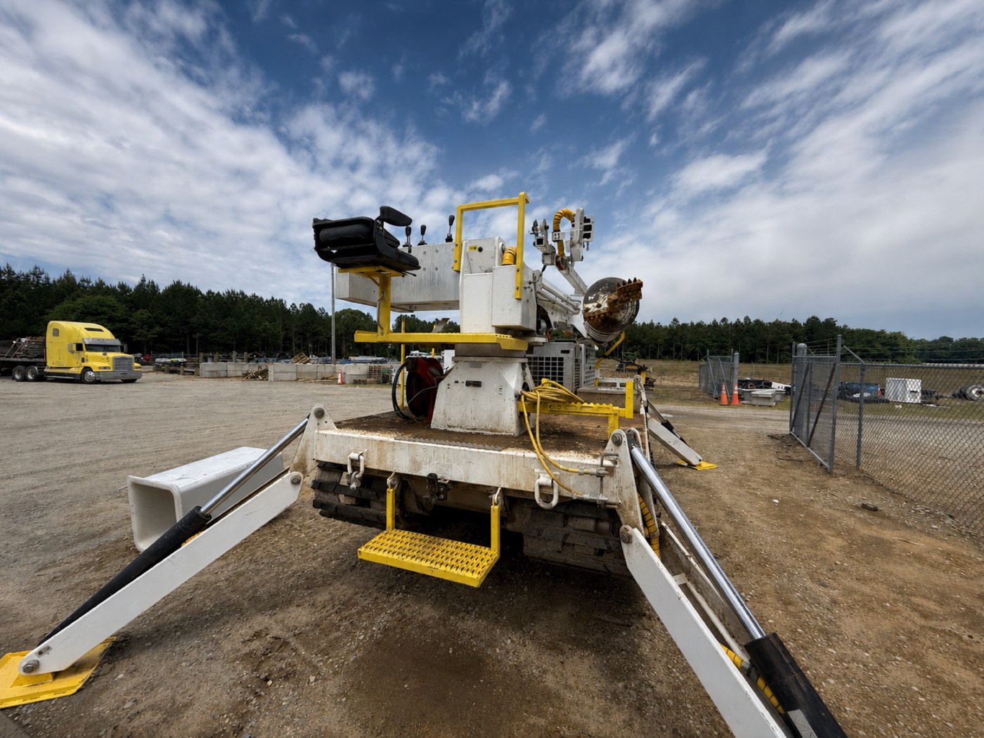 Tracked drill vehicle — job site